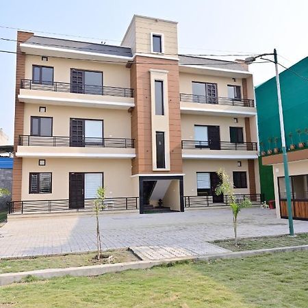 Ideal Home Stay Amritsar Bagian luar foto